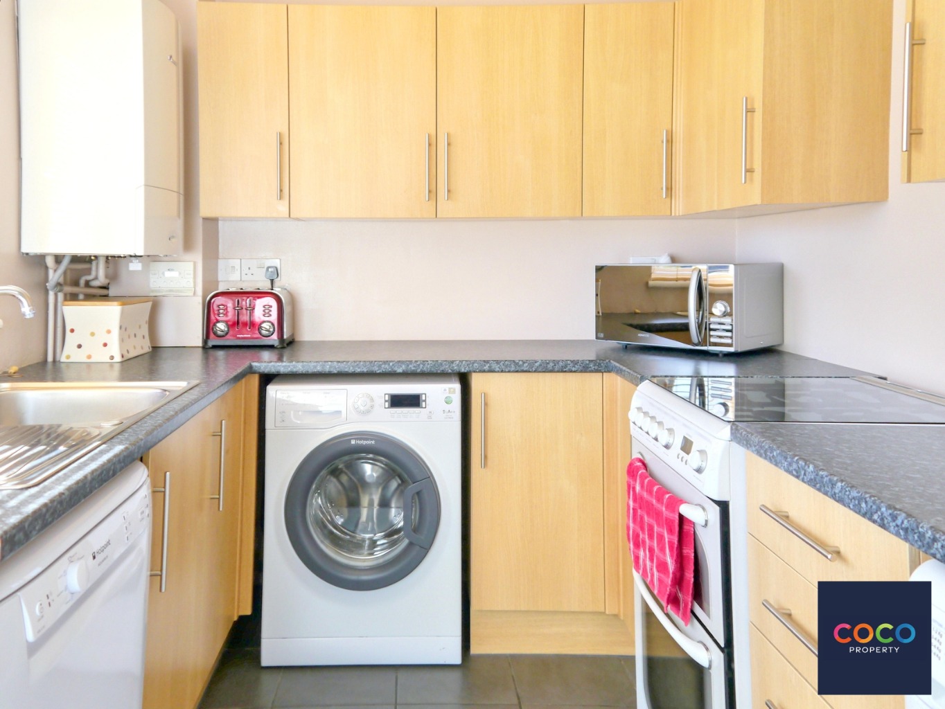 Charming 2-Bed House in Portland with Garage, Close to Amenities Property image 3