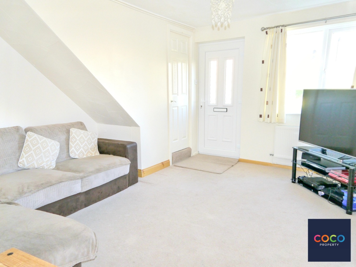 Charming 2-Bed House in Portland with Garage, Close to Amenities Property image 2