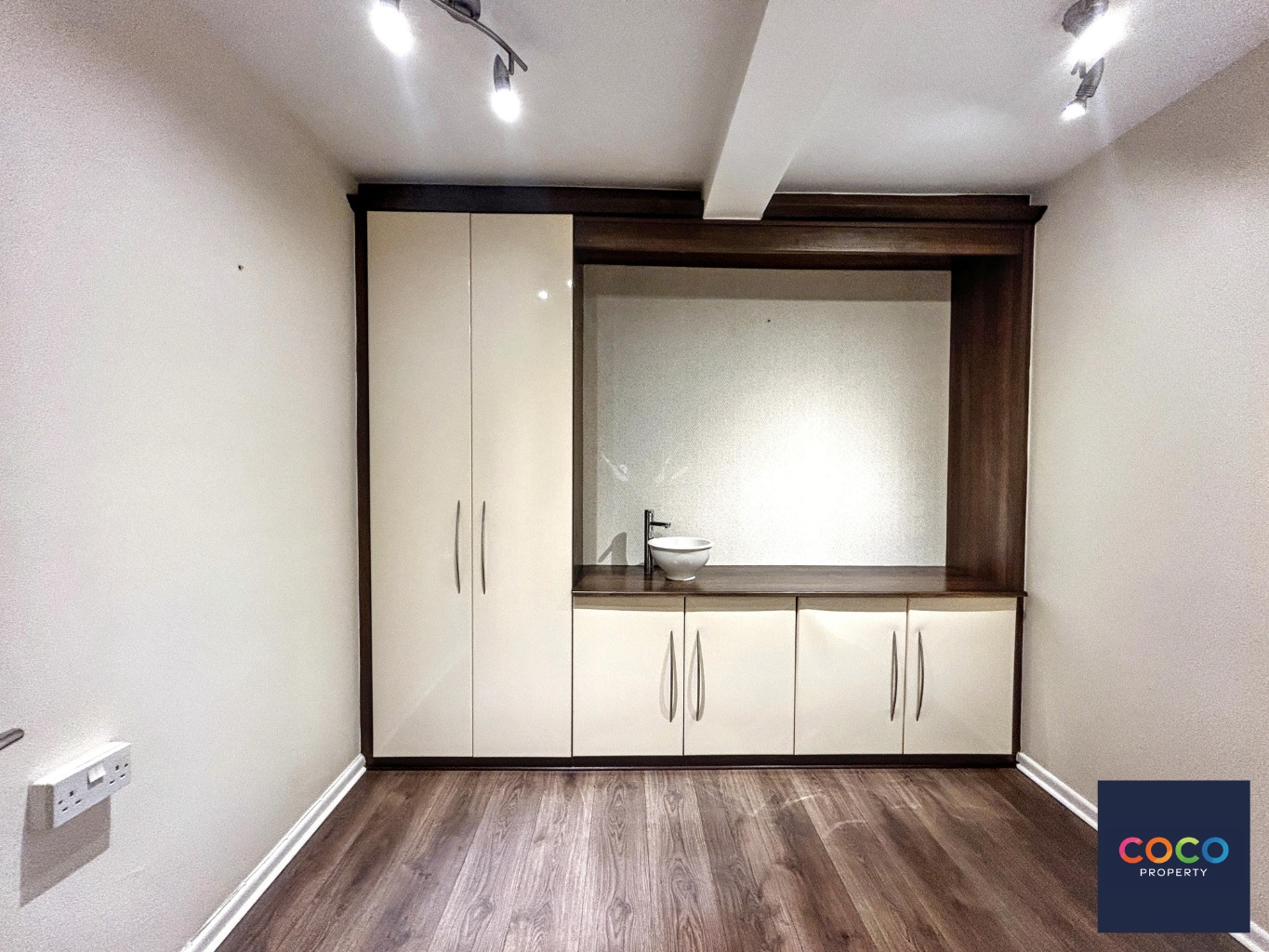 Prime Commercial Unit, Princes Street, Dorchester: Flexible Retail/Office Property image 8
