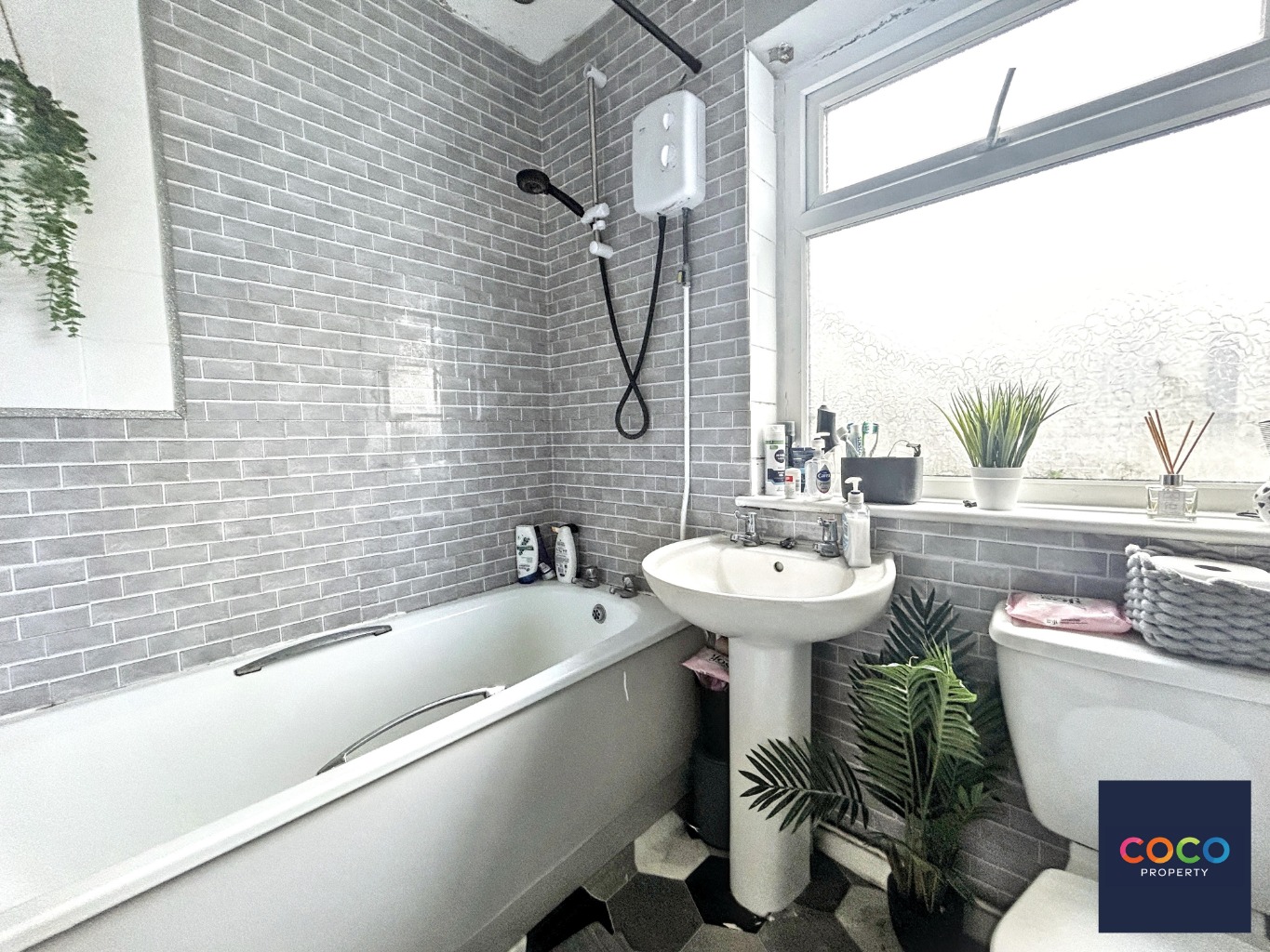 Three Bedroom Portland House. Property image 8