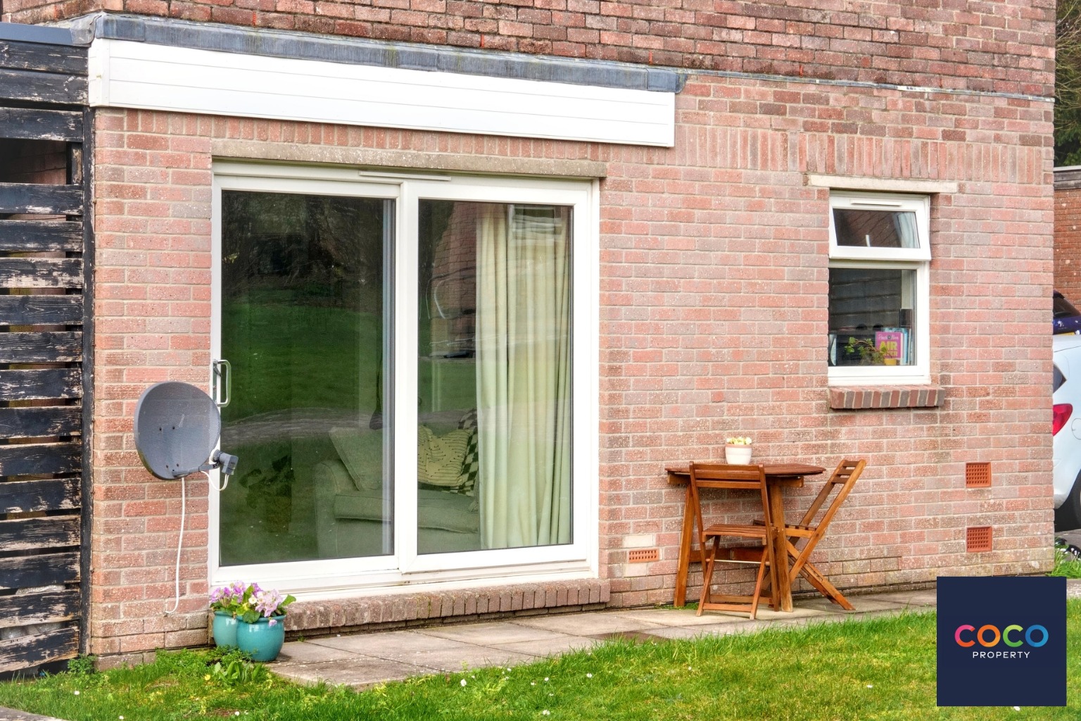 Charming 2 Bed Ground Floor Apartment with Garage & Garden in Dorchester