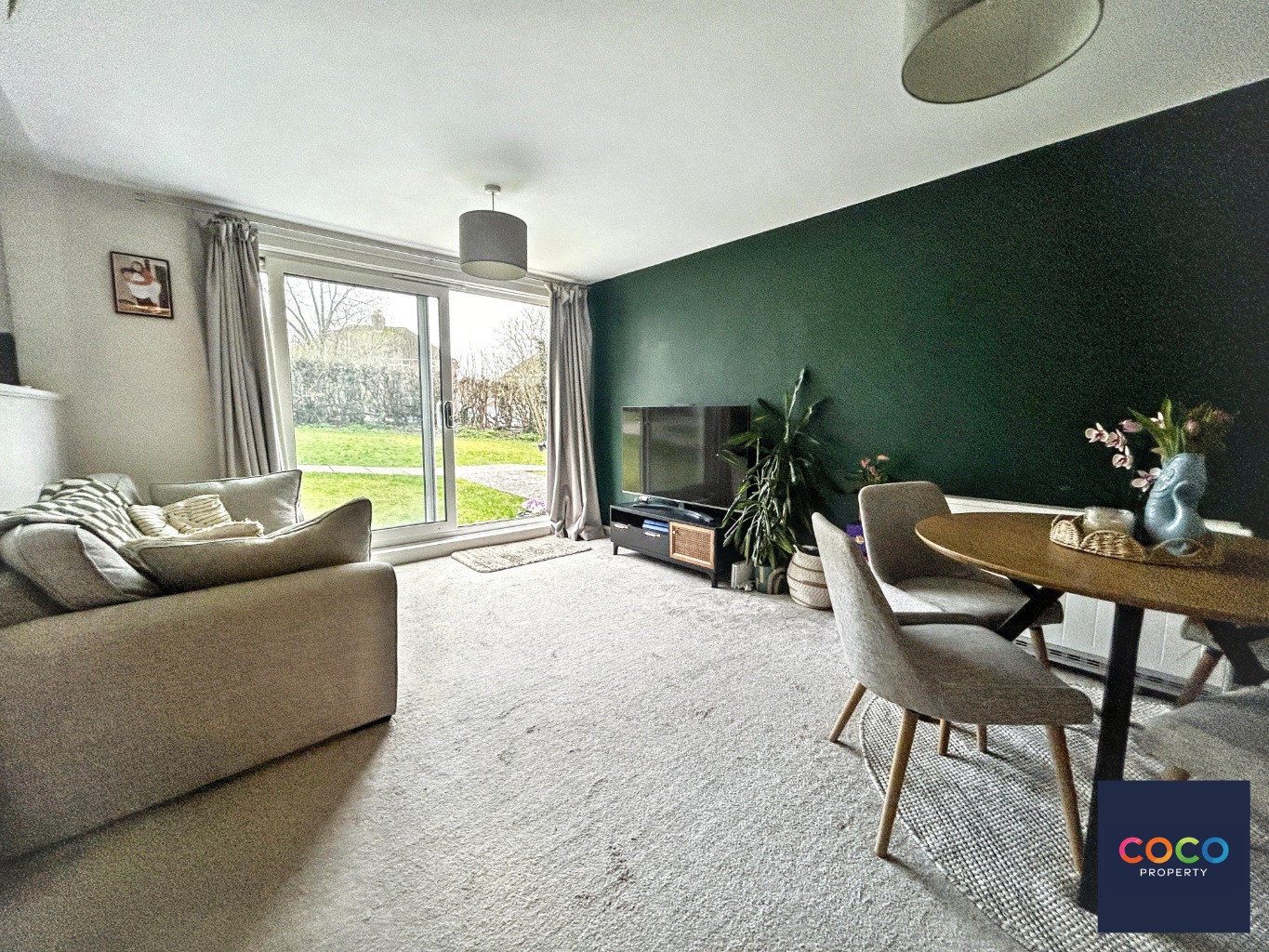 Charming 2 Bed Ground Floor Apartment with Garage & Garden in Dorchester Property image 4
