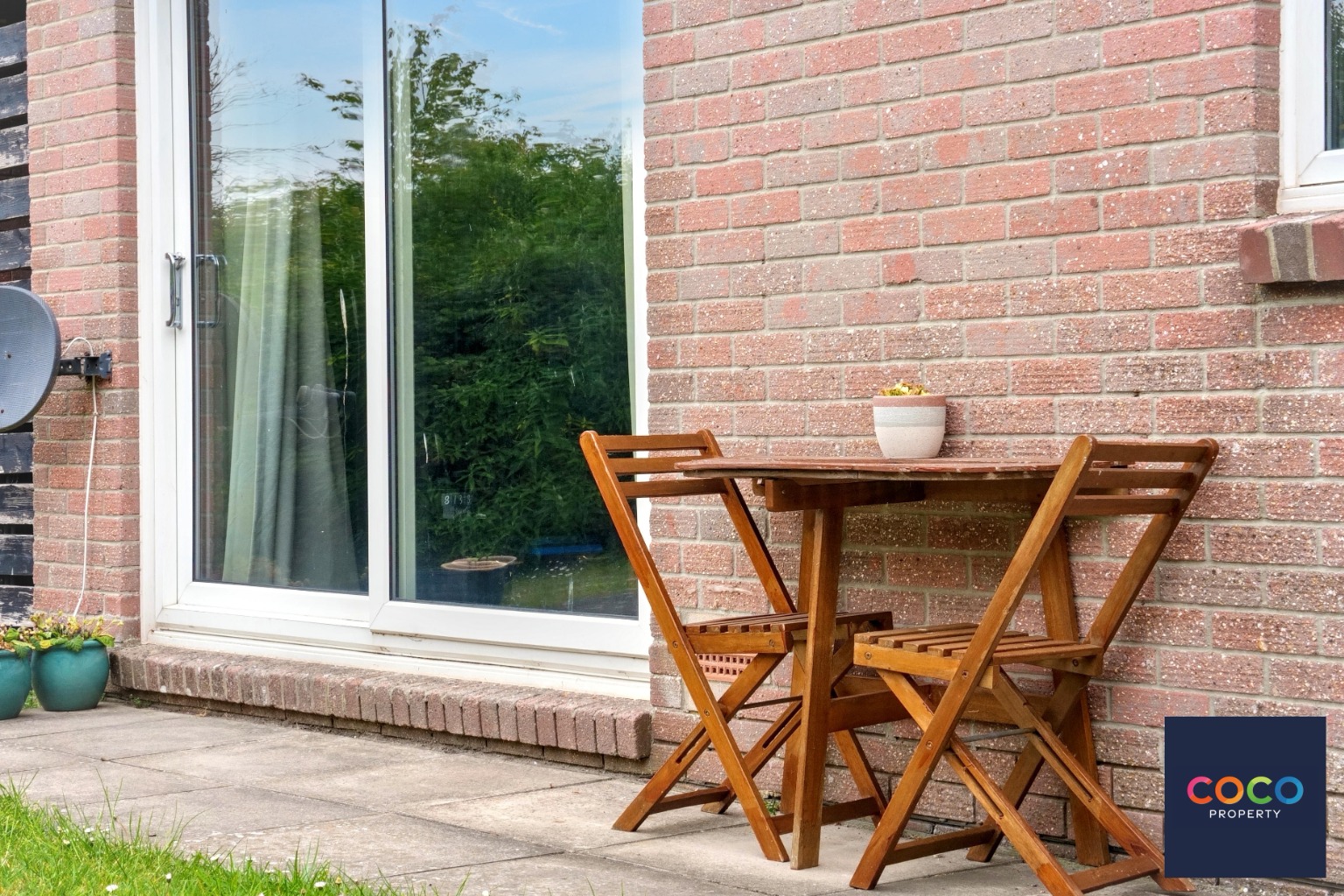 Charming 2 Bed Ground Floor Apartment with Garage & Garden in Dorchester Property image 2