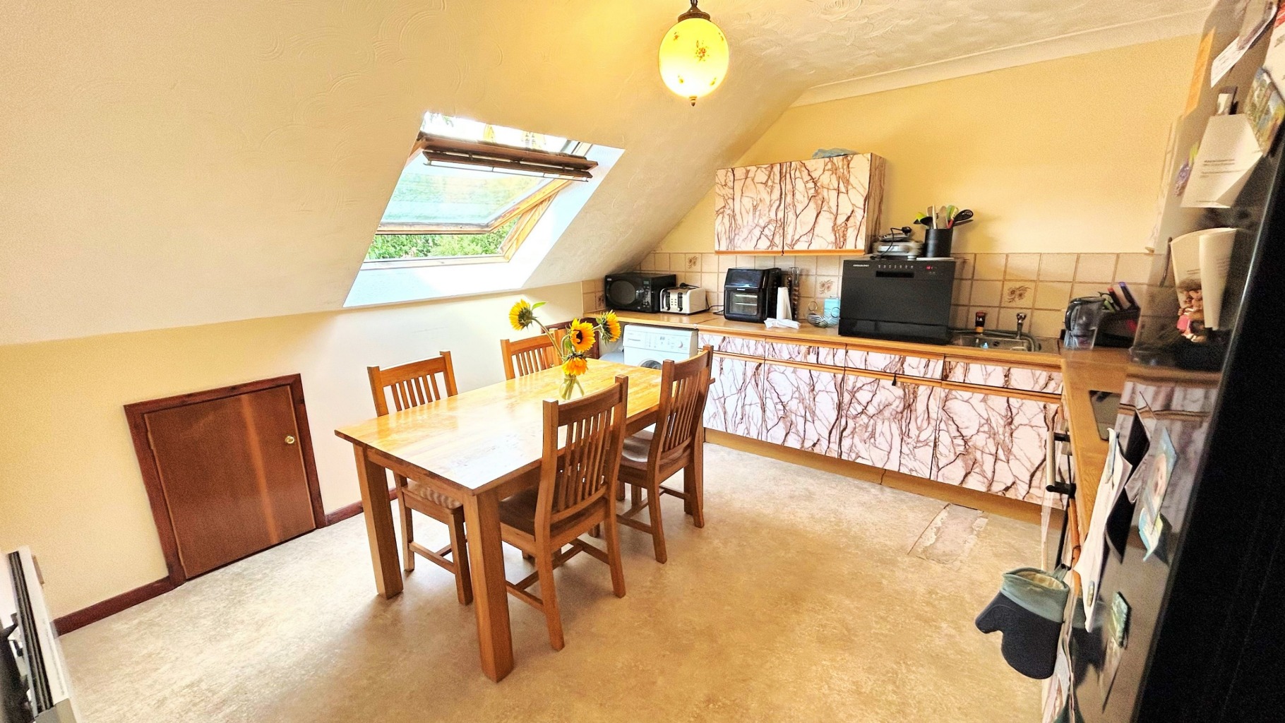 Two Double Bedroom Apartment with Garage, Dorchester Town Centre Property image 2