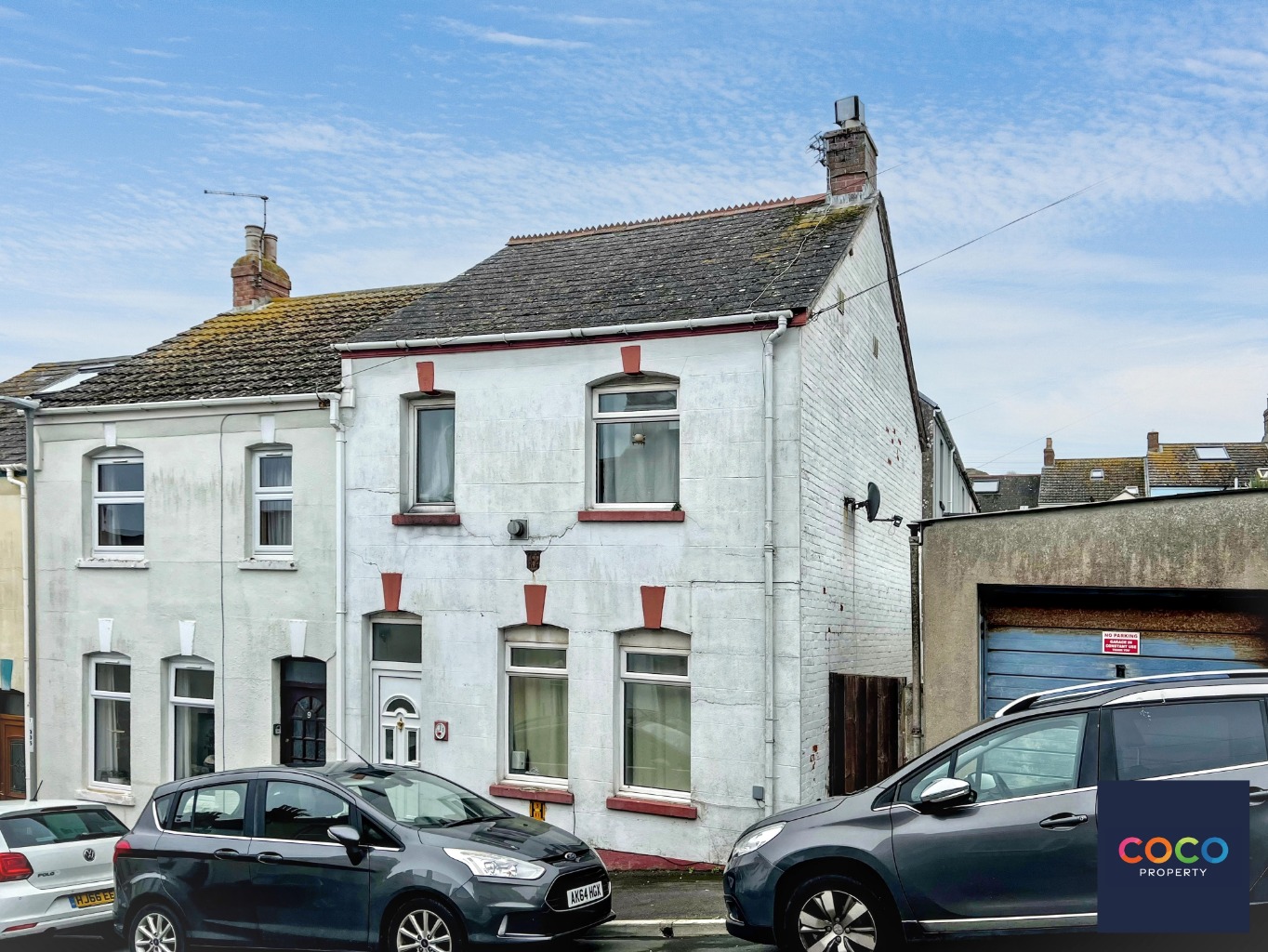 Charming 2-Bed House, Sea Views, Moments from Portland Beach