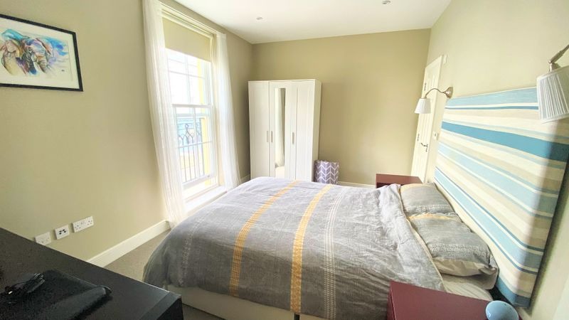 Stylish Two-Bedroom Apartment with Juliet Balcony in Dorchester Property image 6