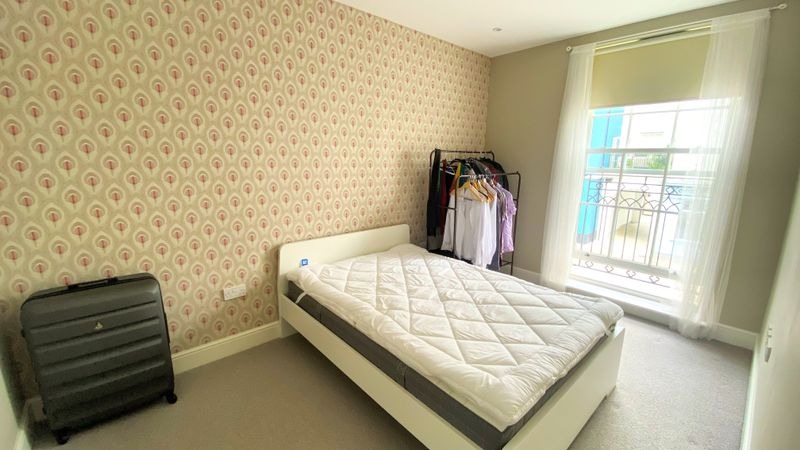 Stylish Two-Bedroom Apartment with Juliet Balcony in Dorchester Property image 7