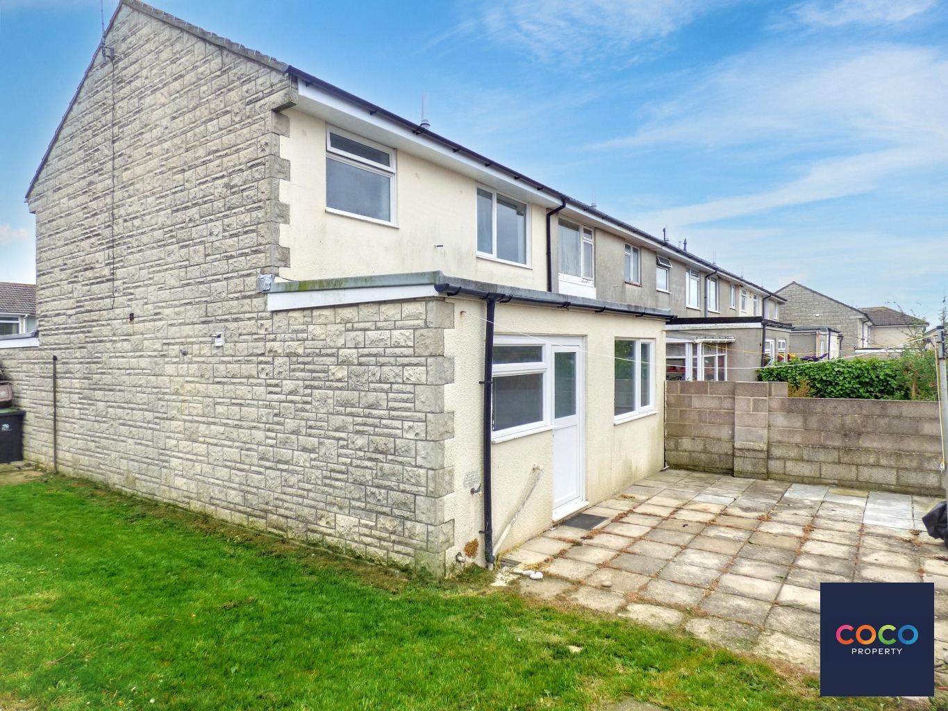 Spacious 4-Bed End-Terrace with Driveway & Garden on Portland Property image 5