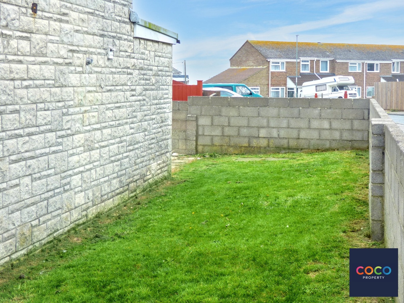 Spacious 4-Bed End-Terrace with Driveway & Garden on Portland Property image 6