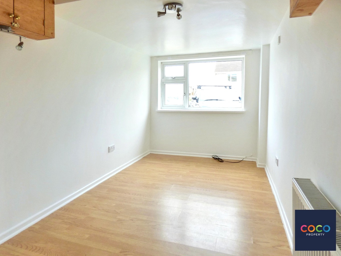 Spacious 4-Bed End-Terrace with Driveway & Garden on Portland Property image 7