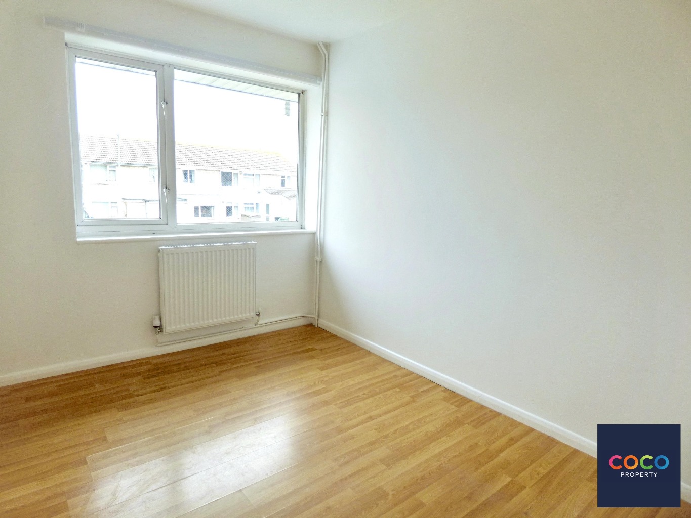 Spacious 4-Bed End-Terrace with Driveway & Garden on Portland Property image 8