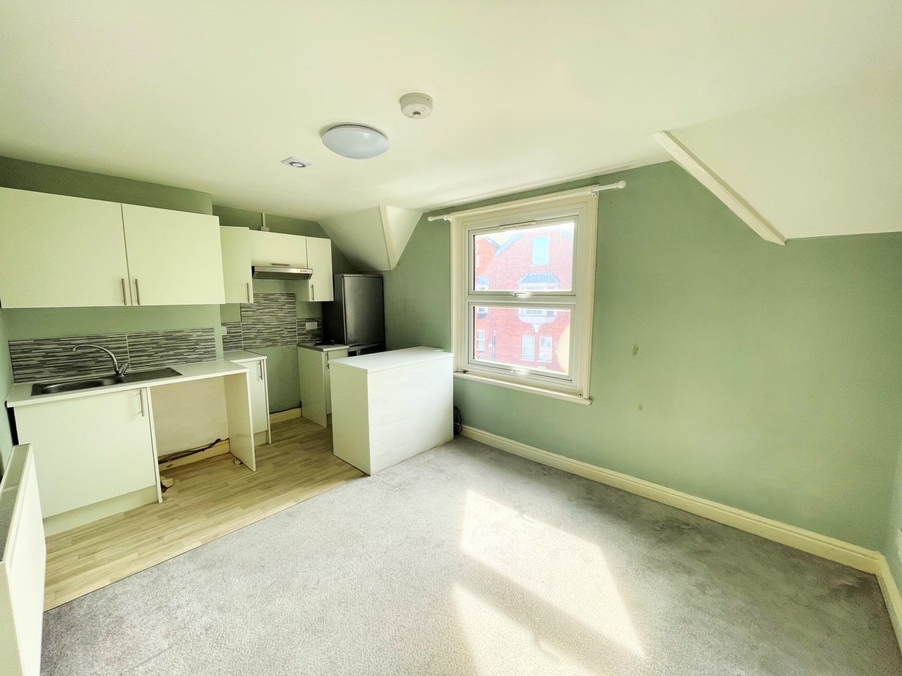 Marina Views: Well-Presented Two Bed Flat in Popular Chickerell Road Property image 2