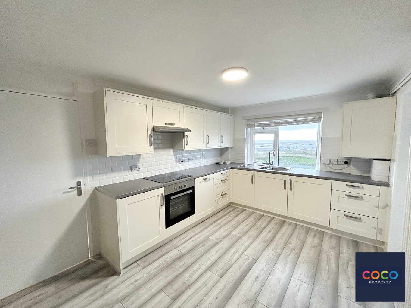 Sea view's Two Bedroom apartment with private garden in Isle of Portland. Great investment potential Property image 6
