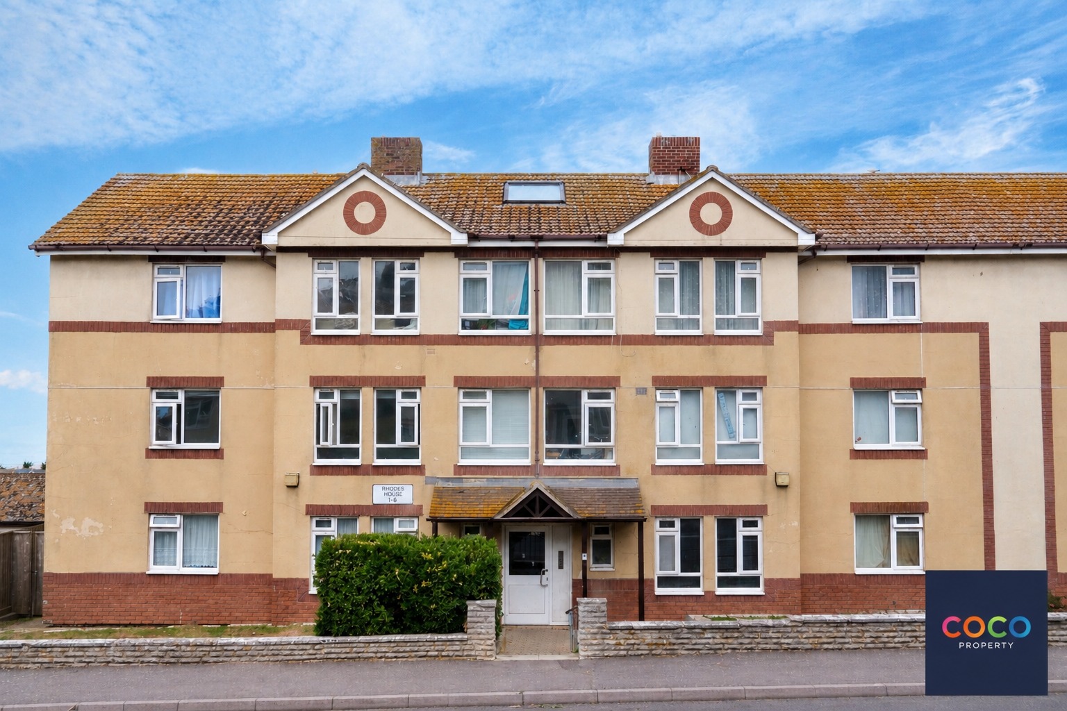 Sea view's Two Bedroom apartment with private garden in Isle of Portland. Great investment potential
