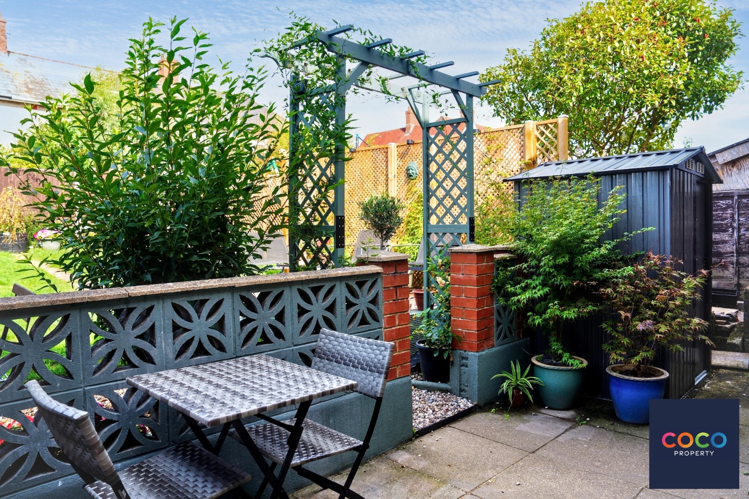 Charming 3 Bed Dorchester Home: Modern Kitchen, Garden Property image 3