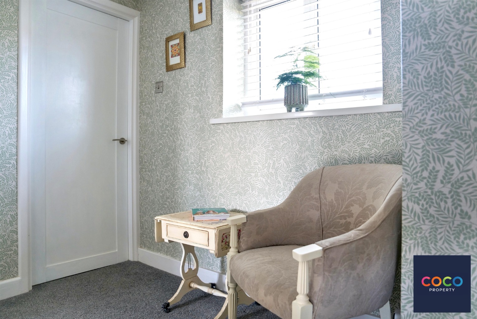 Charming 3 Bed Dorchester Home: Modern Kitchen, Garden Property image 5