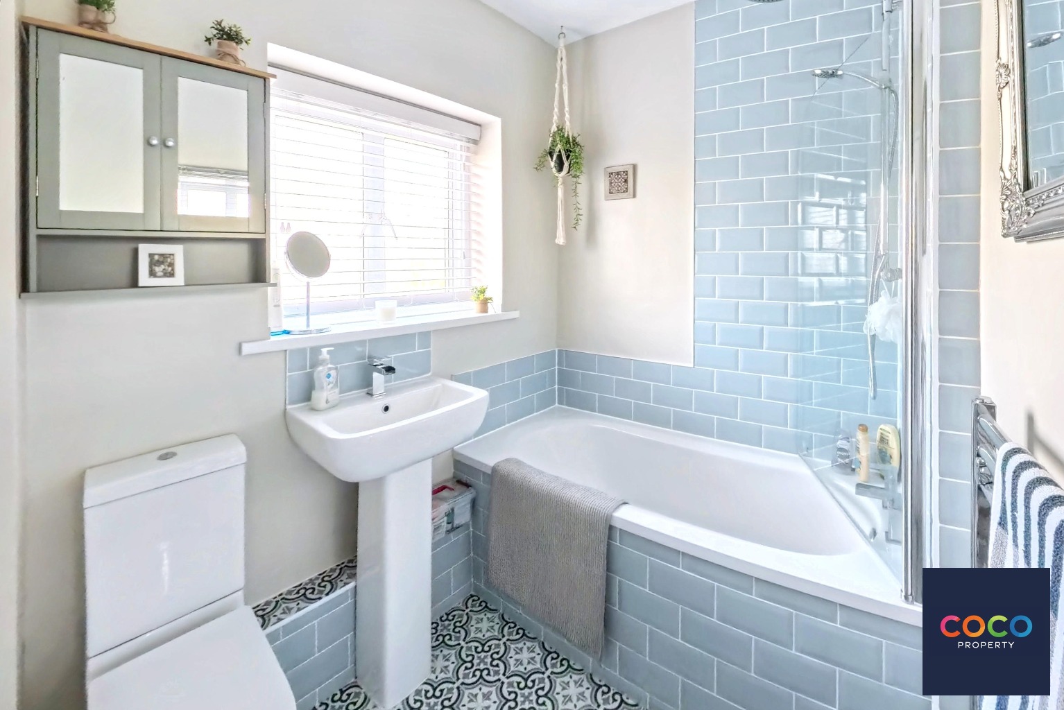 Charming 3 Bed Dorchester Home: Modern Kitchen, Garden Property image 7