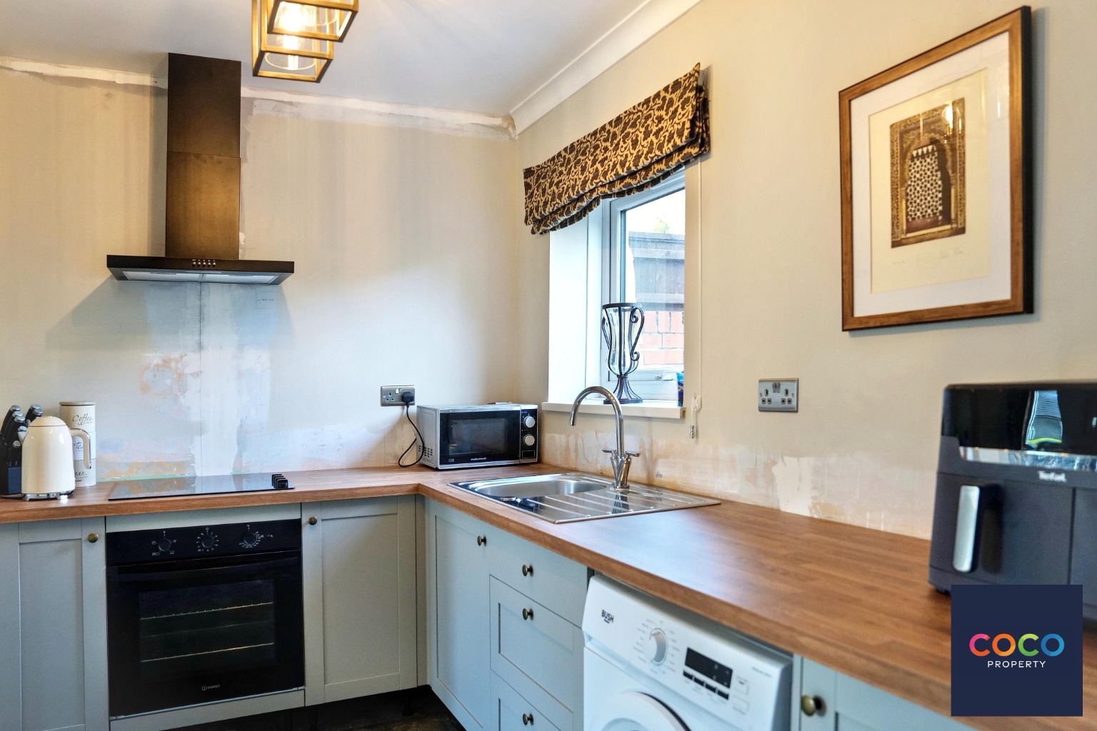 Charming 3 Bed Dorchester Home: Modern Kitchen, Garden Property image 11