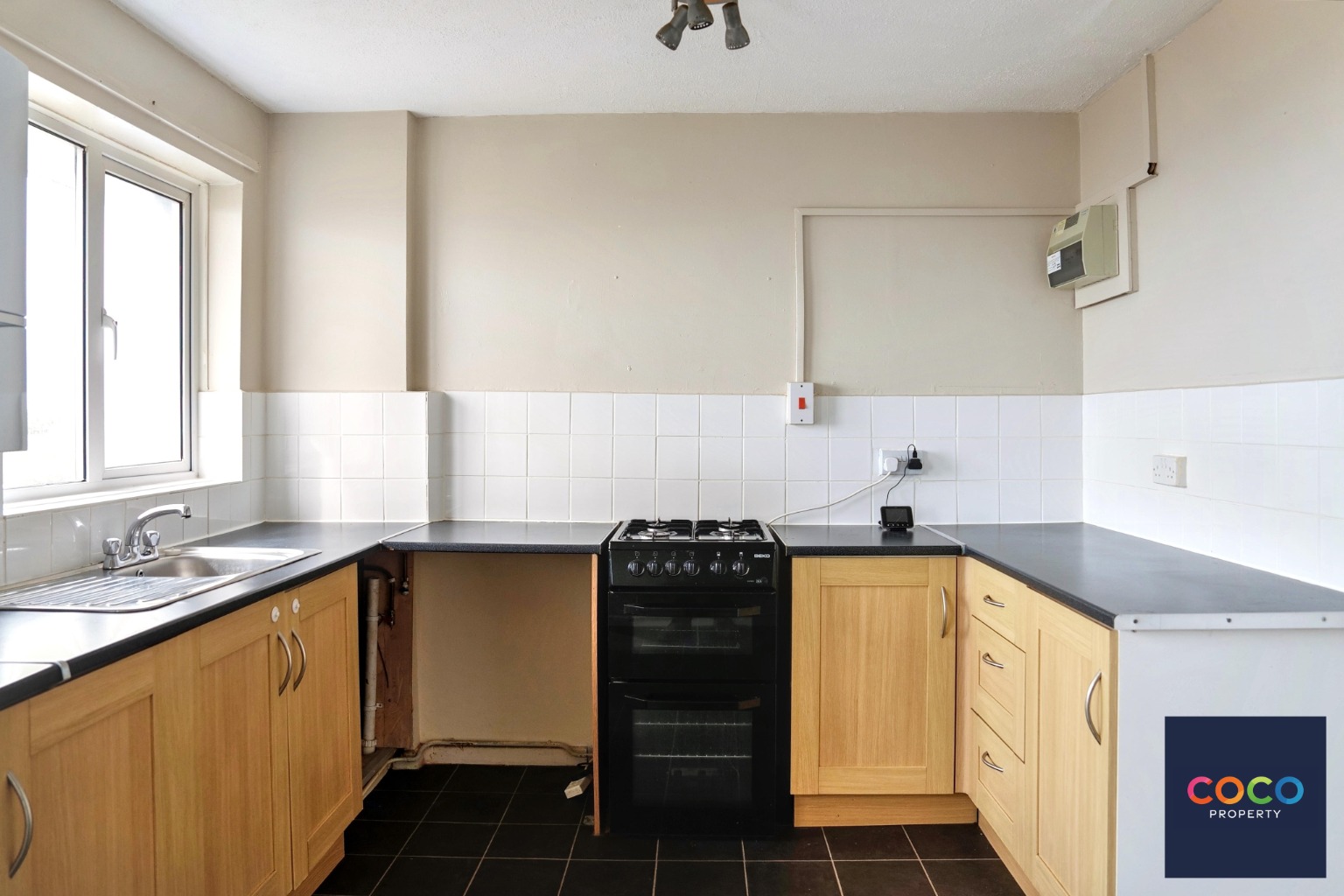 Coastal Charm: Two-Bedroom Apartment with Sea Views, Portland Property image 4