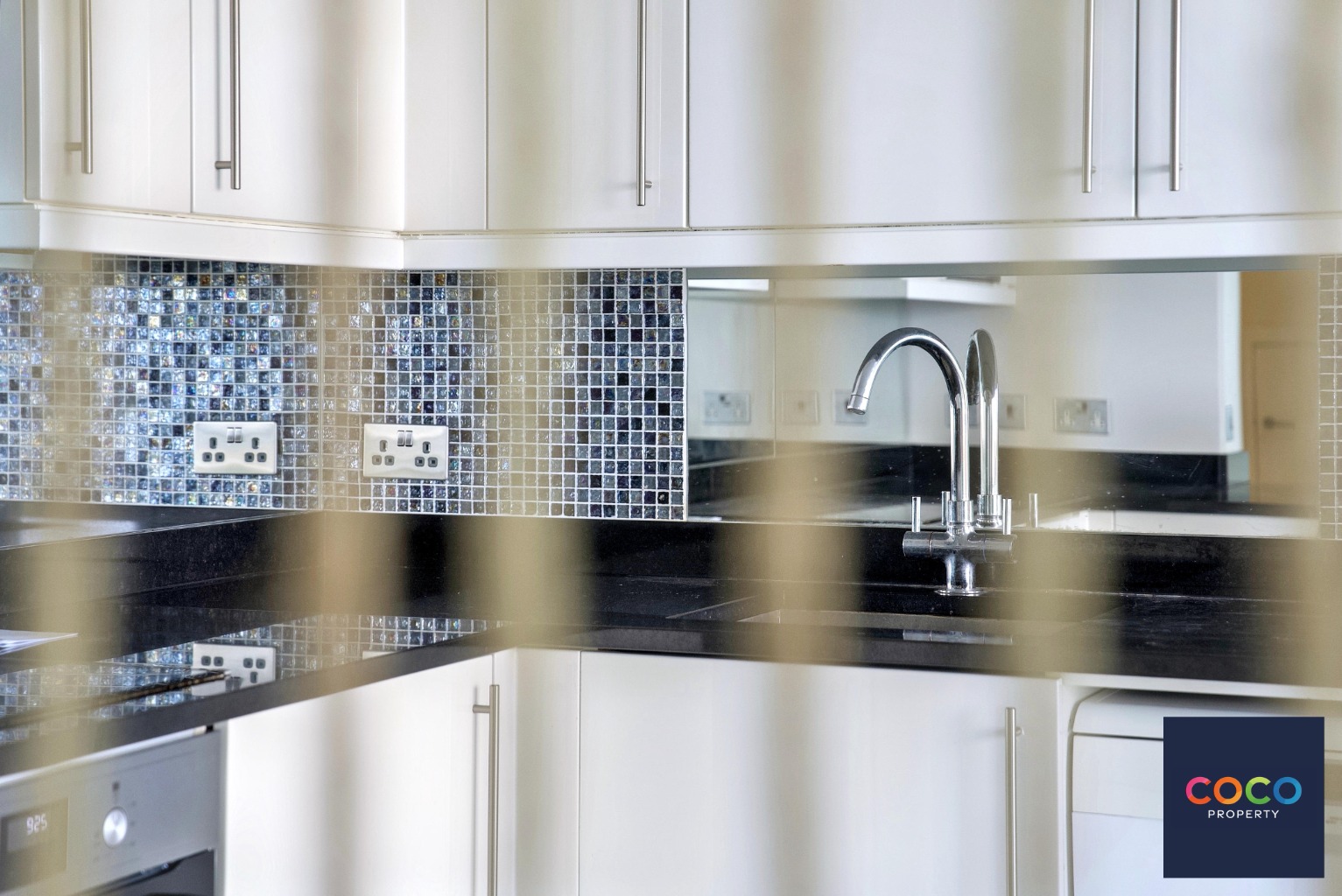Two-Bedroom Duplex Apartment Two Balconies Harbour & Coastal Views Two Parking Spaces Availa Property image 4