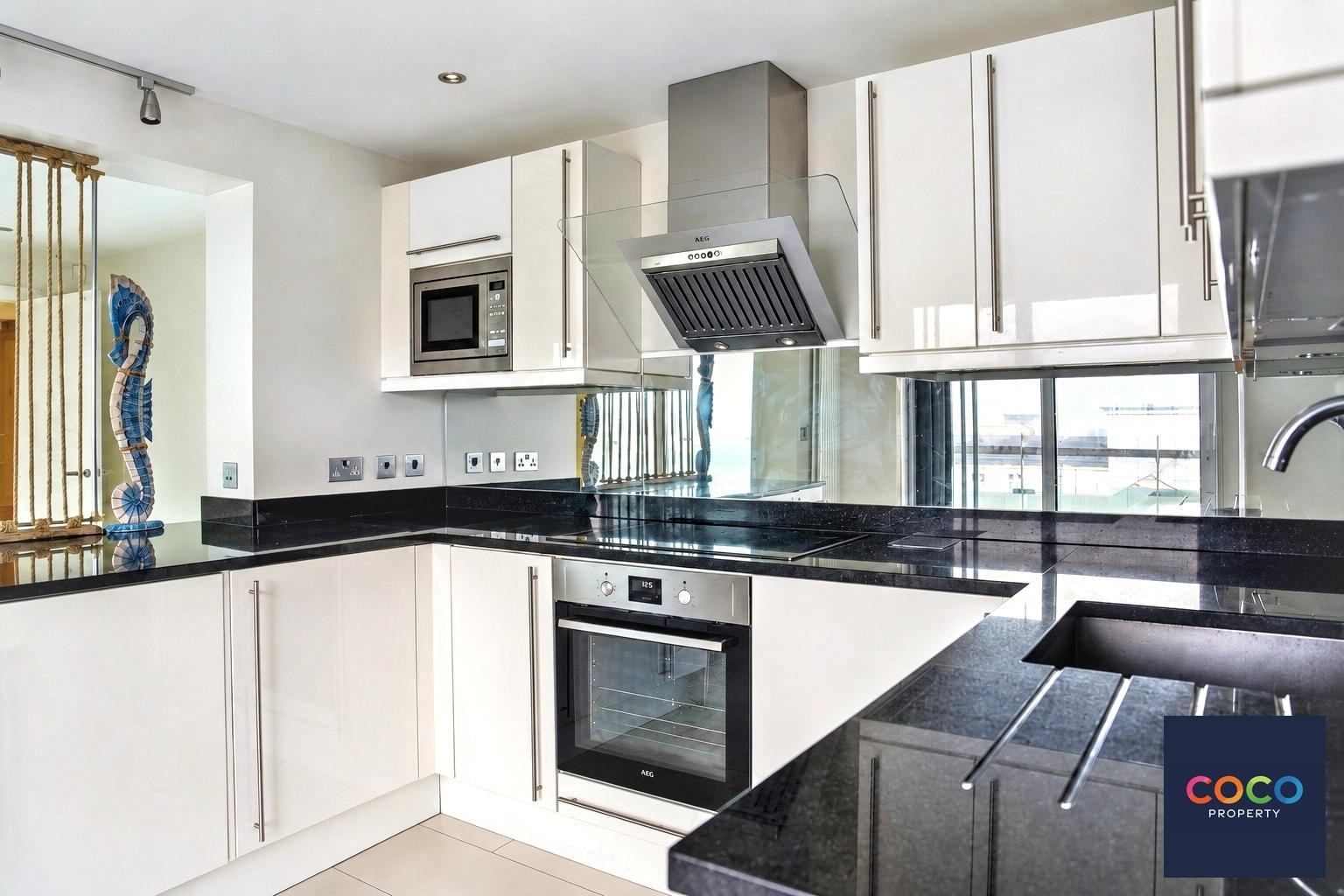 Two-Bedroom Duplex Apartment Two Balconies Harbour & Coastal Views Two Parking Spaces Availa Property image 5
