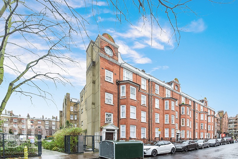 A beautifully presented two-bedroom apartment situated on Kenton Street in the heart of Bloomsbury.