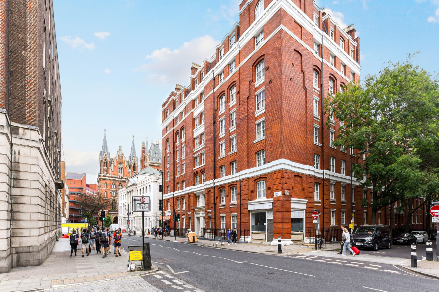 A spacious one bedroom share of freehold apartment situated in a beautiful red brick mansion block