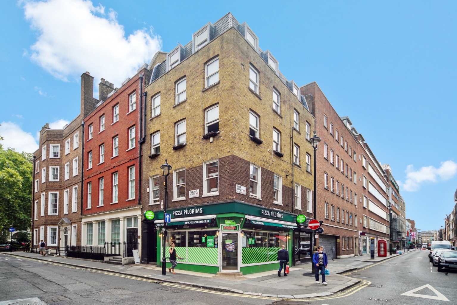 Bright Corner Apartment in Prime Soho Location