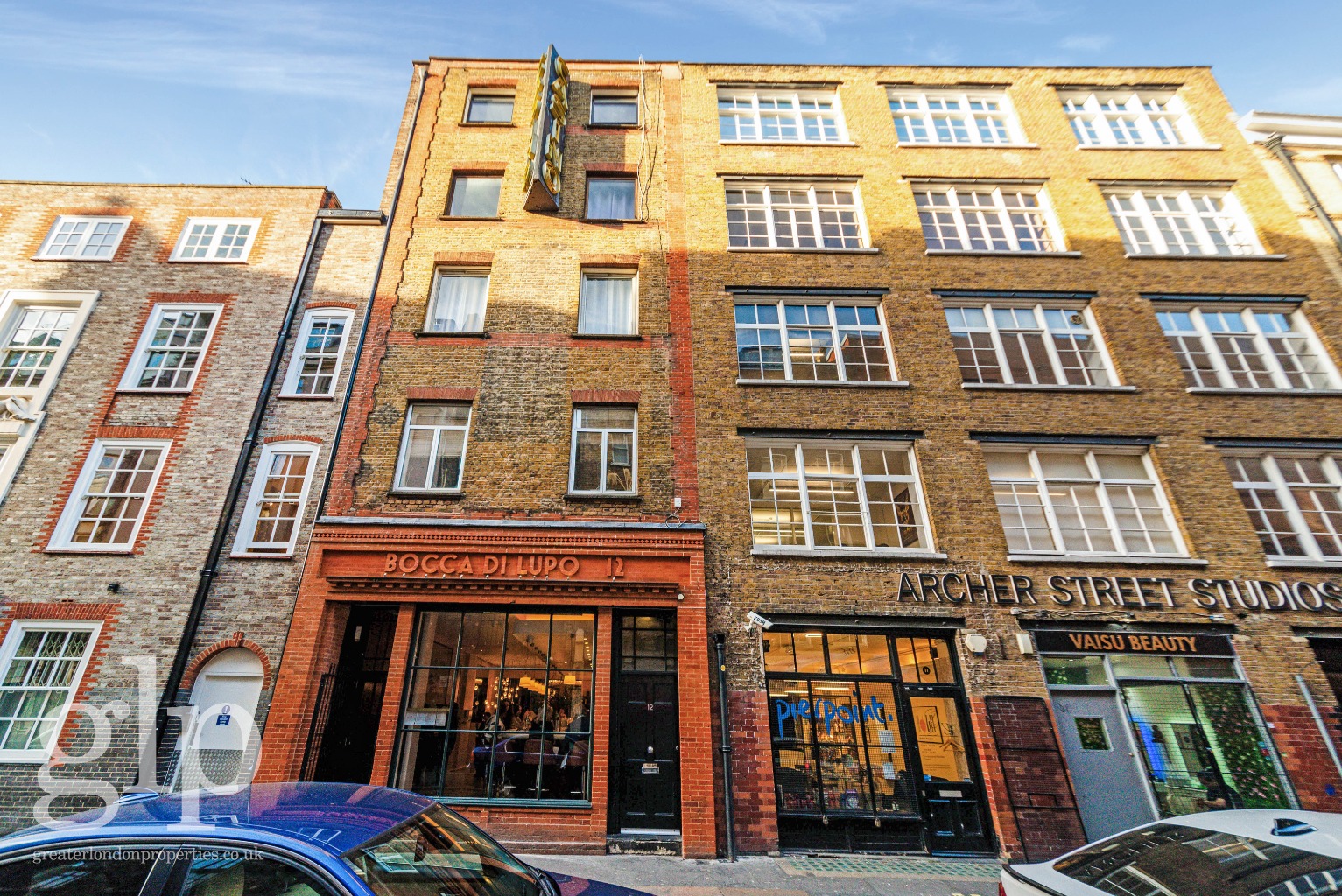 Exquisite 2-Bed Soho Apartment: 1,048 sq ft of West End Living Exquisite 2-Bed Soho Apartment: 1,048 sq ft of West End Living