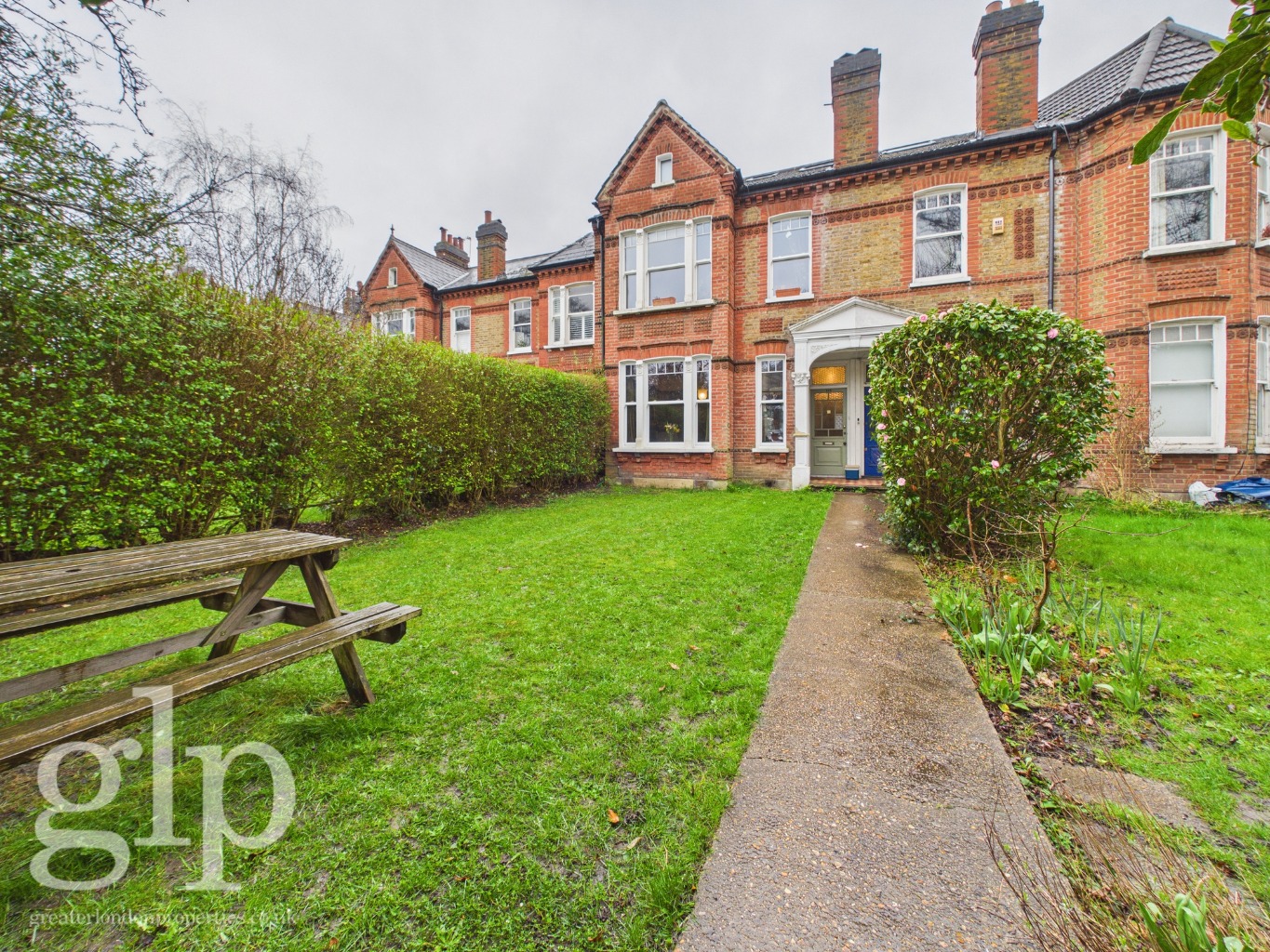 Two Bedroom Garden Flat in this wonderful Dulwich location