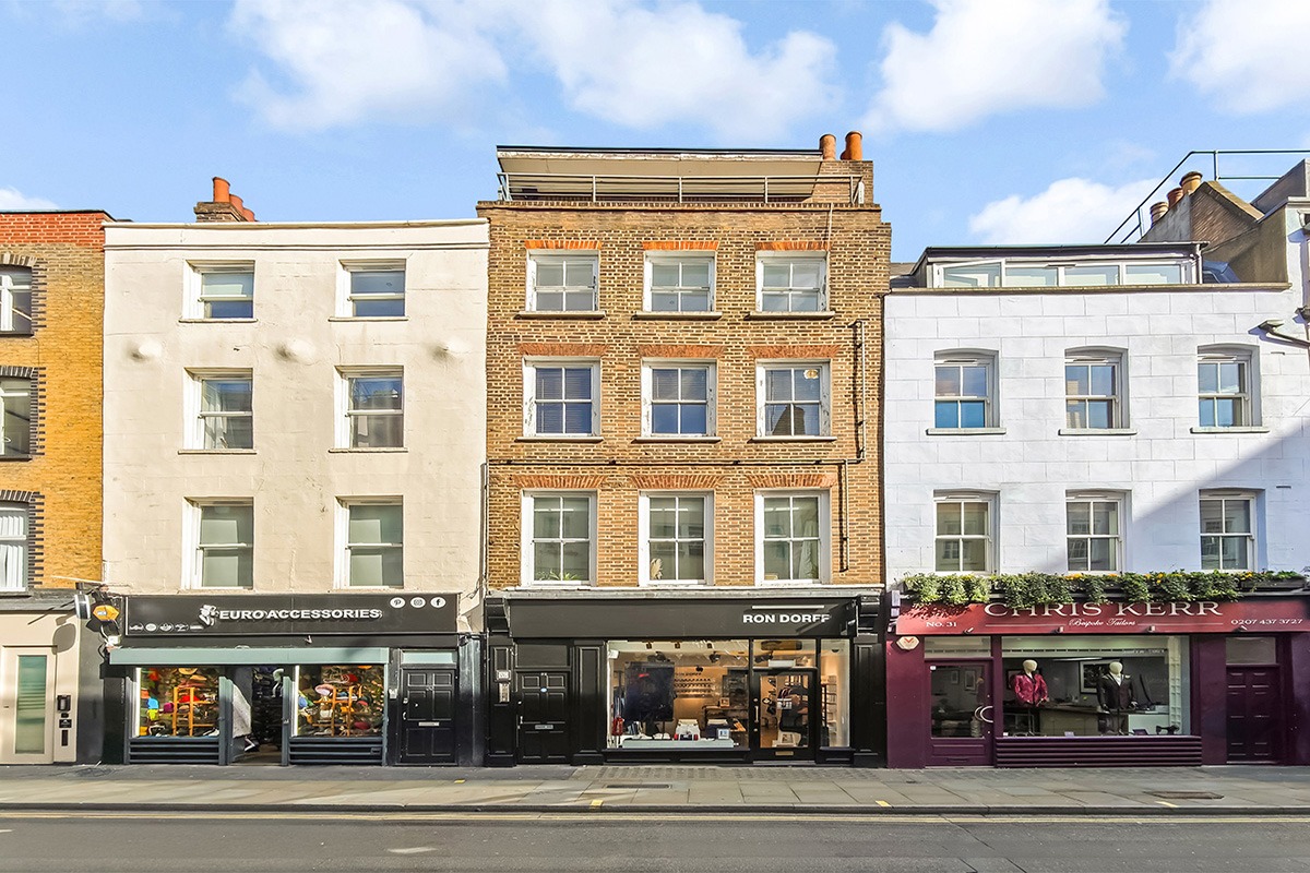 Stylish One Bedroom Apartment in the Heart of Soho – 620 Sq Ft