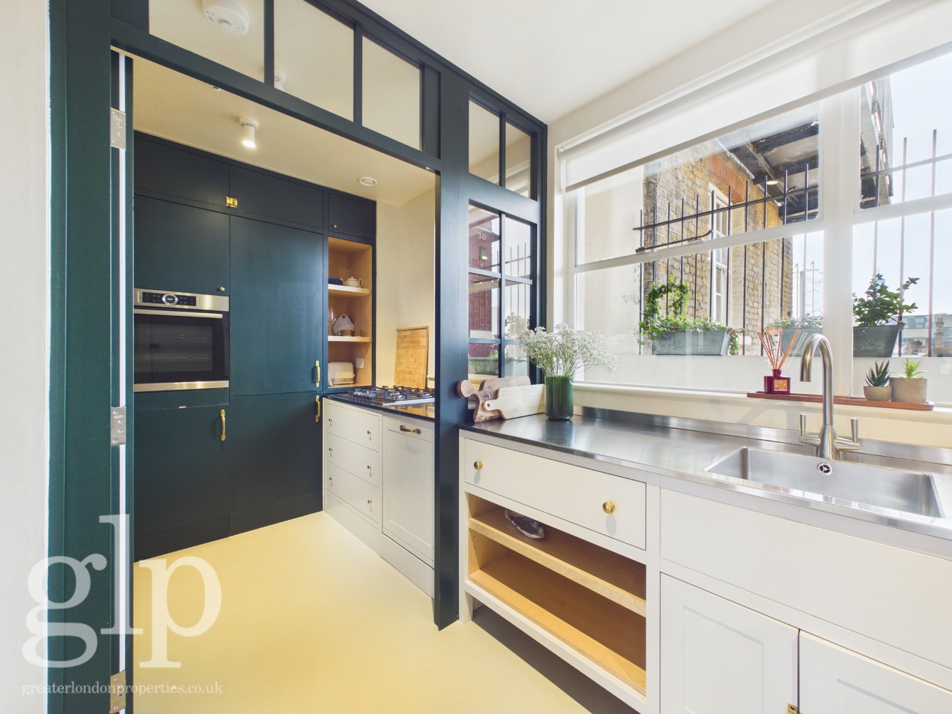 A beautifully refurbished one bedroom apartment located in the heart of Bloomsbury A beautifully refurbished one bedroom apartment located in the heart of Bloomsbury