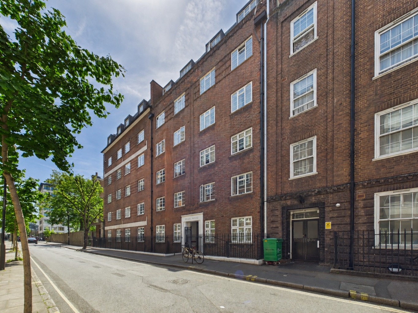 Refurbished Two Bed Ground Floor Apartment in Bloomsbury