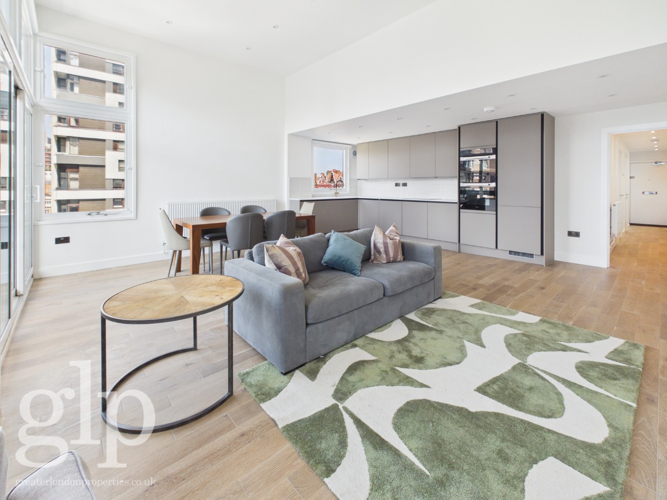 Luxury 2-Bed Apartment with Balcony, The Water Gardens, Hyde Park Luxury 2-Bed Apartment with Balcony, The Water Gardens, Hyde Park