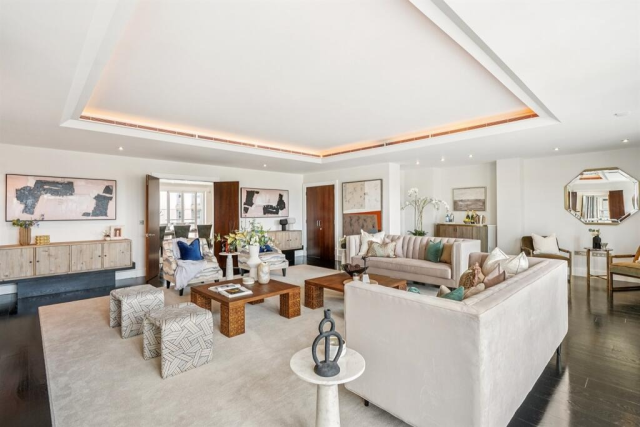 Exquisite 6-Bedroom Duplex Penthouse with Hyde Park Views