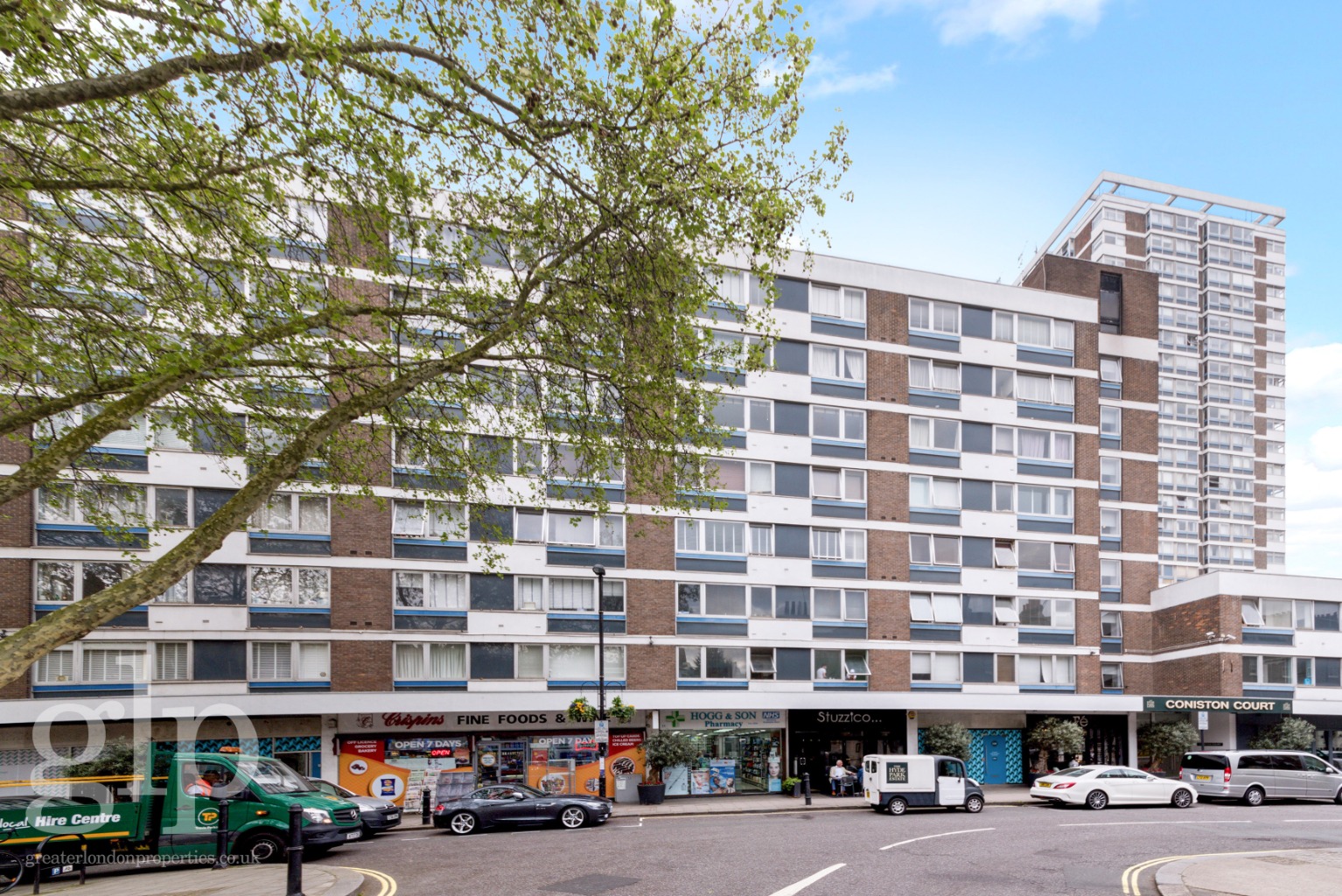 A one bed apartment with concierge and lift access in Connaught Village, W2