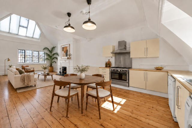 Impressive Four-Bedroom, Three-Bathroom Period Apartment in Prime Kensington