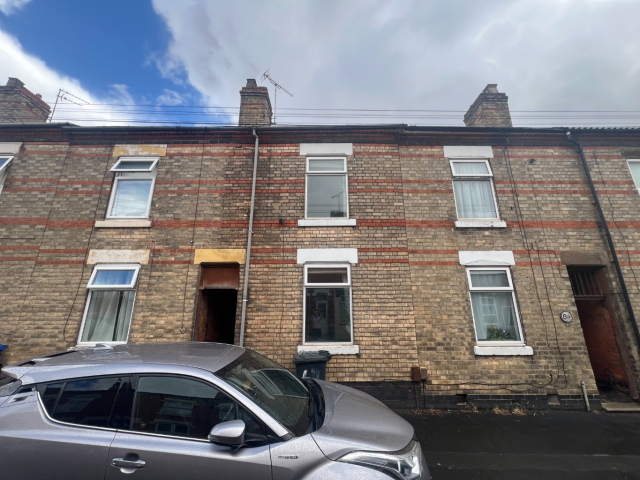 Comfortable Two-Bedroom Home in Derby, Ideal for Long-Term Living