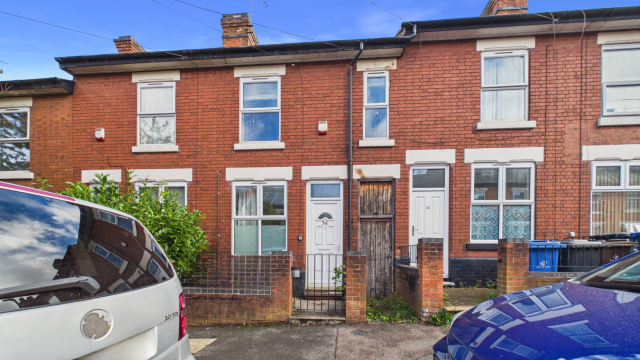 Spacious property with two large bedrooms, kitchen and family bathroom