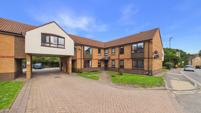 For Sale With No Onward Chain Comfortable First Floor Flat with Parking, Close to Swadlincote Centre