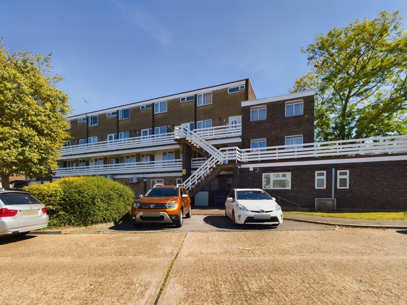 Spacious 3 Bedroom Maisonette with Balcony in South Ockendon.