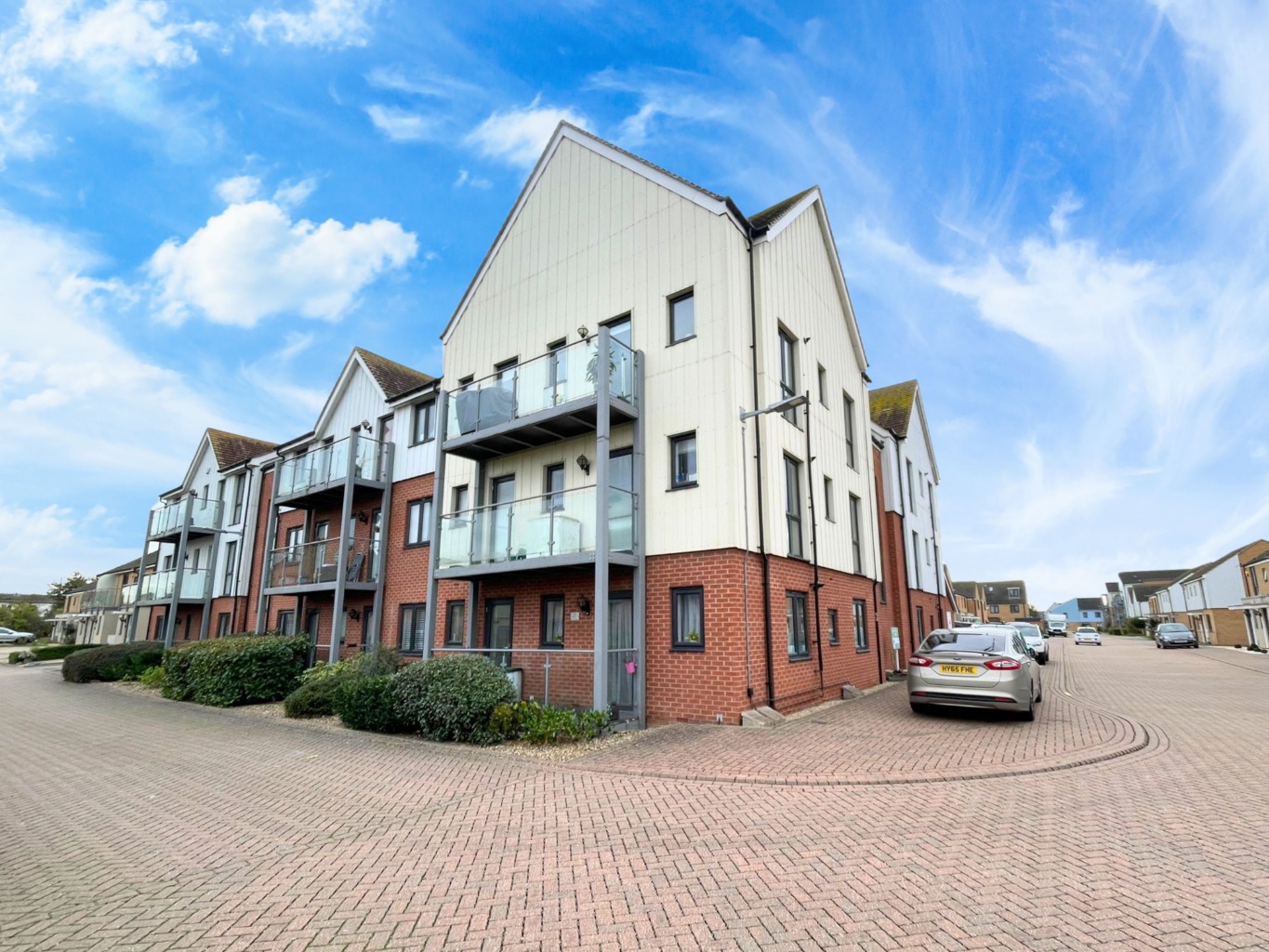 Modern Two-Bedroom First Floor Apartment with En-Suite and Parking
