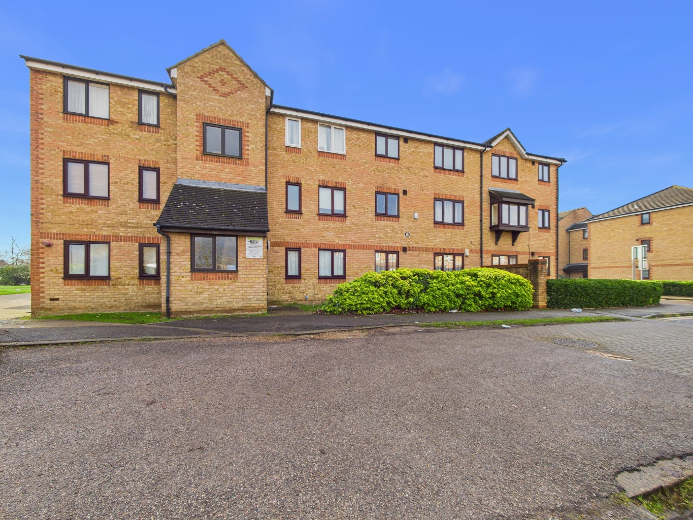 Modern One-Bedroom First Floor Flat in South Ockendon with No Onward Chain