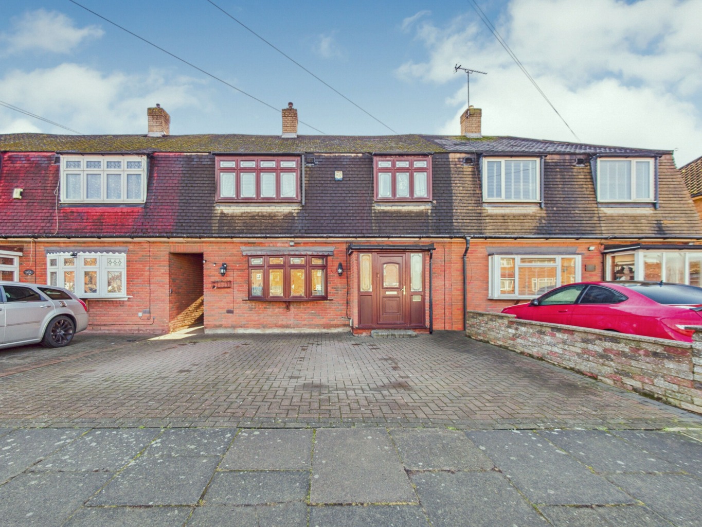 Charming Three-Bedroom Home with Dedicated Dining Space in South Ockendon - CHAIN FREE!