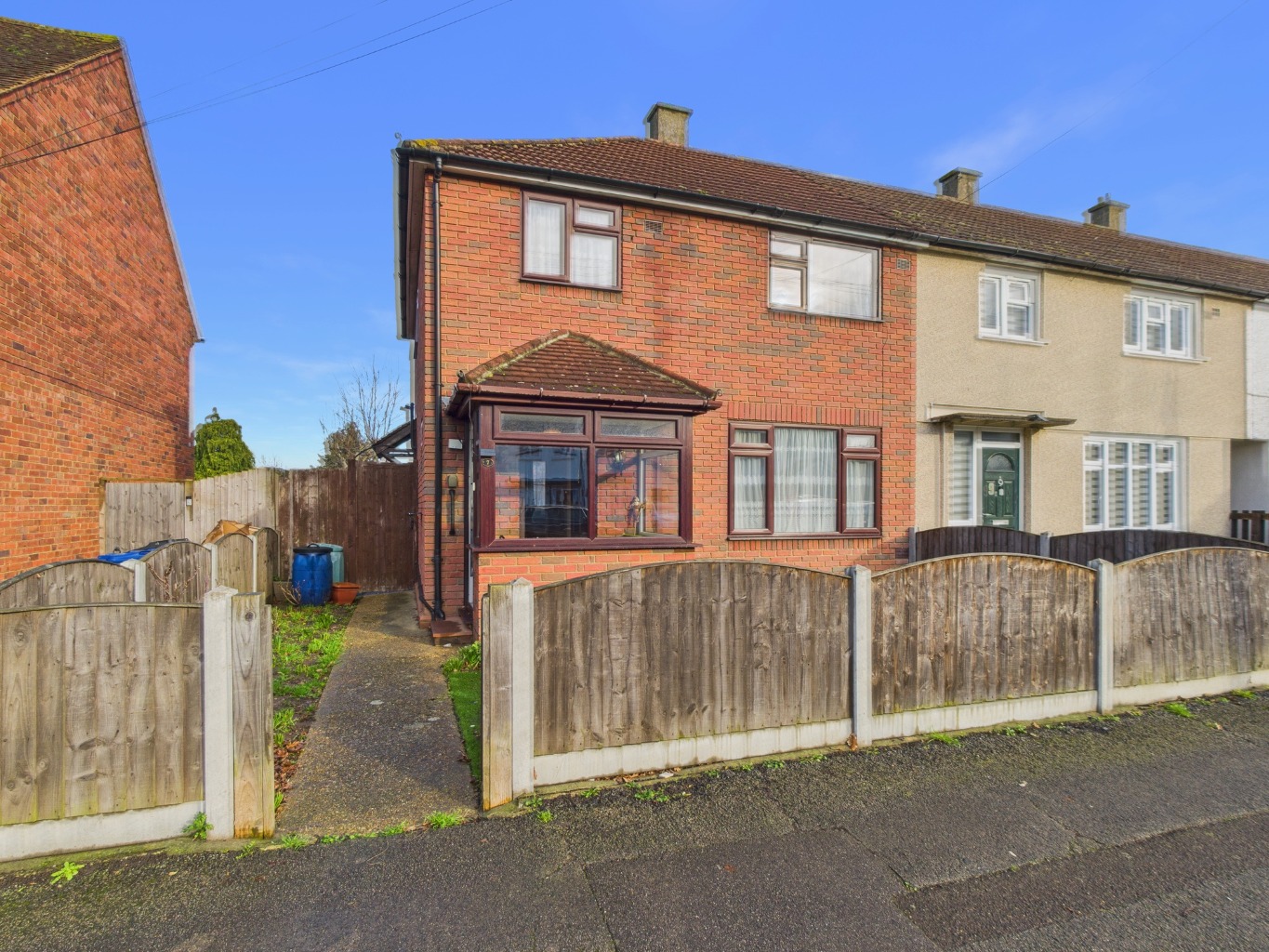 Chain Free Three Bedroom End-of-Terrace Home in South Ockendon