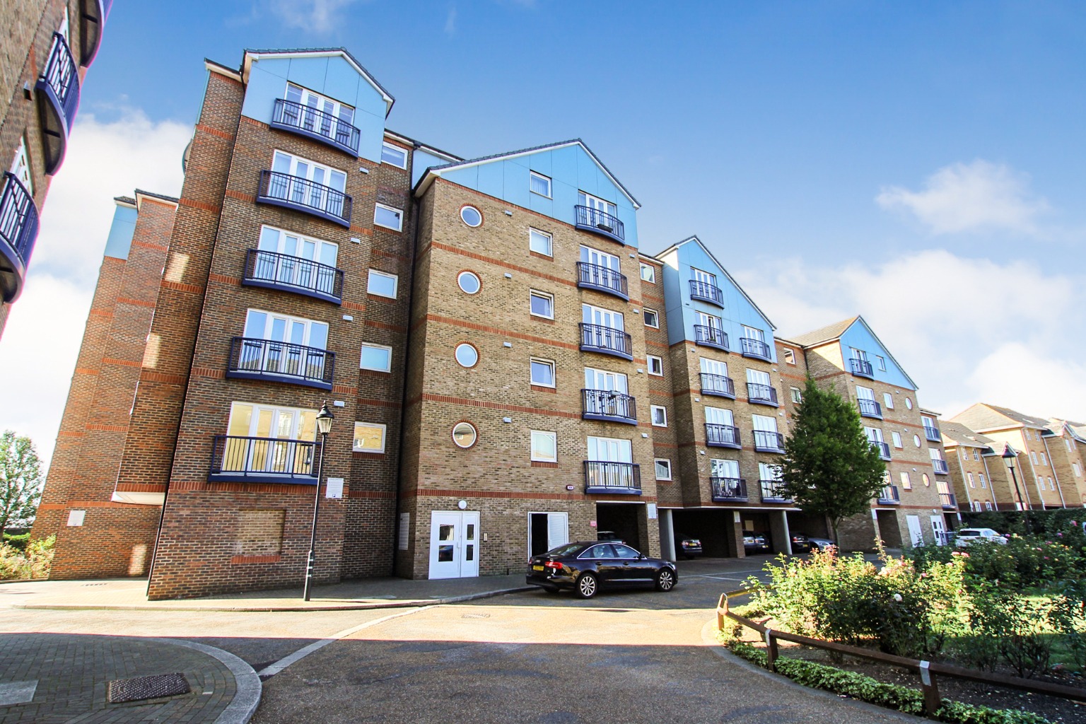 Riverside Two-Bedroom Apartment with Balcony & Carport, Argent Street