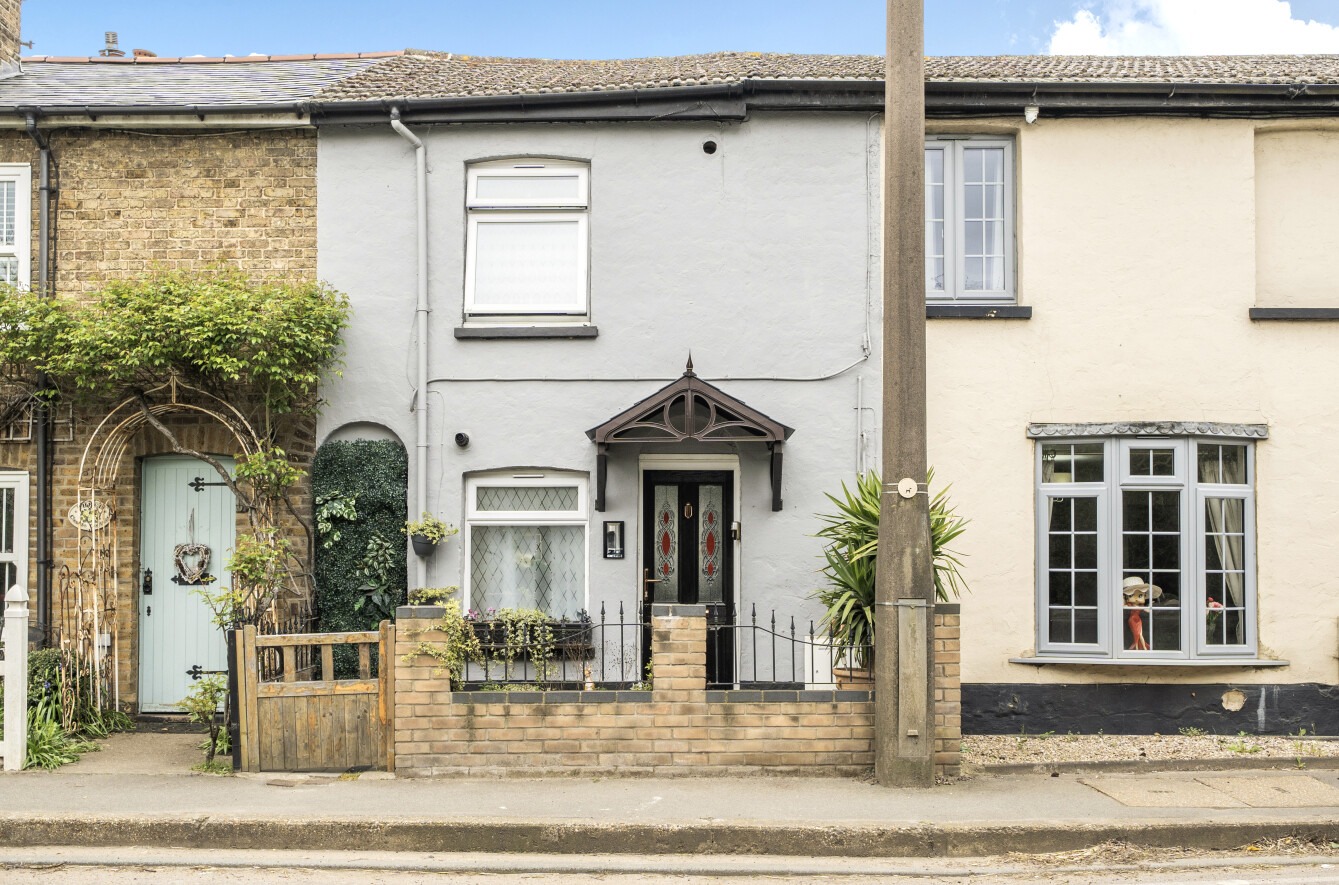 Charming Three-Bedroom Character Cottage, Ockendon Road