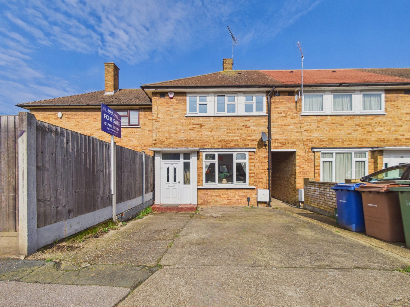 Two-Bedroom Terraced Home with Driveway in South Ockendon