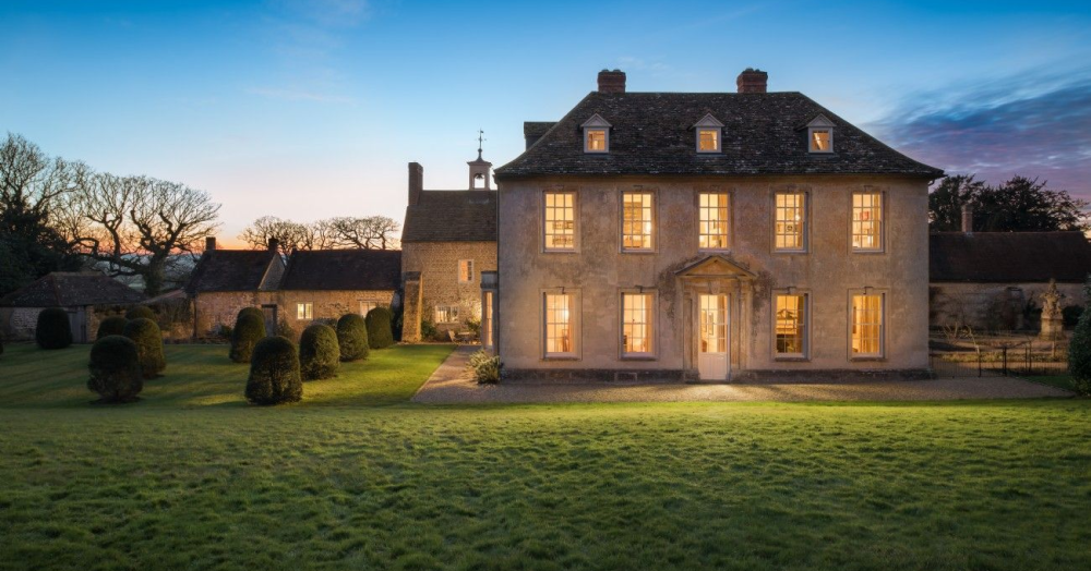 Navigating the Nuances of the UK's Premium Property Market