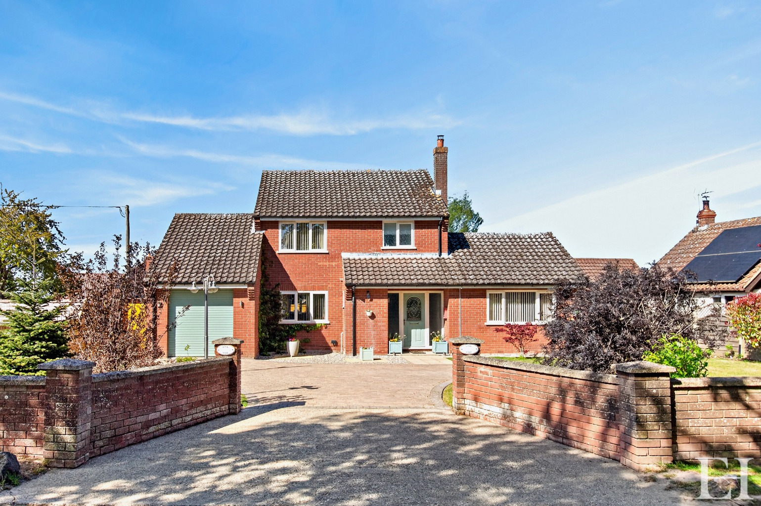 Attractive individual detached house with generous ground floor living and beautiful well maintained Attractive individual detached house with generous ground floor living and beautiful well maintained